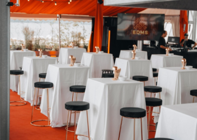 Réalisation Nova Craft : Revêtement de sol, tapisserie & aménagement par Nova-Craft – Tavel - GVA | Photos © Imersis