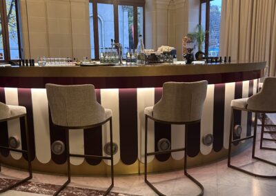 Photocall végétal et mise en scène par Nova-Craft - créateur d’espaces éphémères pour vos événements à Genève, Lausanne, Montreux et plus encore.