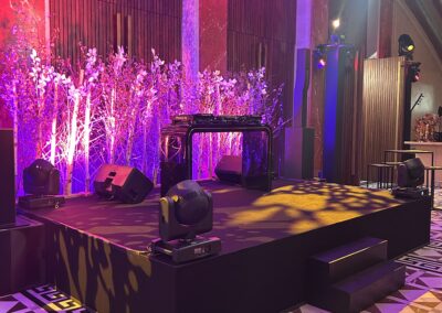 Photocall végétal et mise en scène par Nova-Craft - créateur d’espaces éphémères pour vos événements à Genève, Lausanne, Montreux et plus encore.