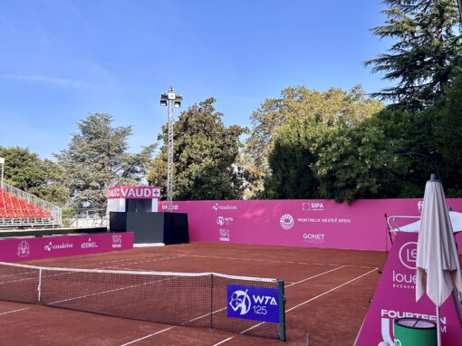 Transformation d’un terrain de tennis au WTA 2024
