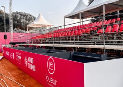 Transformation d'un terrain de tennis par Nova-Craft - créateur d’espaces éphémères pour vos événements à Genève, Lausanne, Montreux et plus encore.